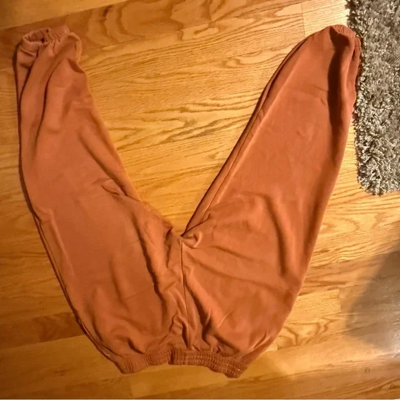 Nike Women's Rust Orange Fleece Joggers - Picture 4 of 4